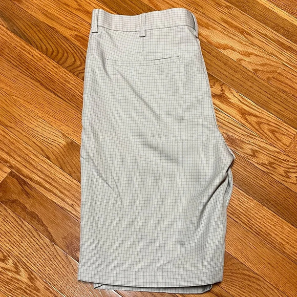 ✅IZOD Classic Men's Tan Plaid Flat Front Golf Shorts - Size 34 - EUC - Picture 2 of 10
